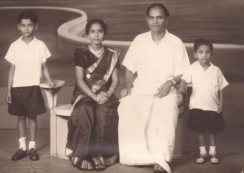 Mano Maniam 02 Mano with his younger brother, father and mother in 1951