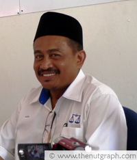 BN candidate Abdul Aziz Yusof appears more amiable compared to PAS's candidate