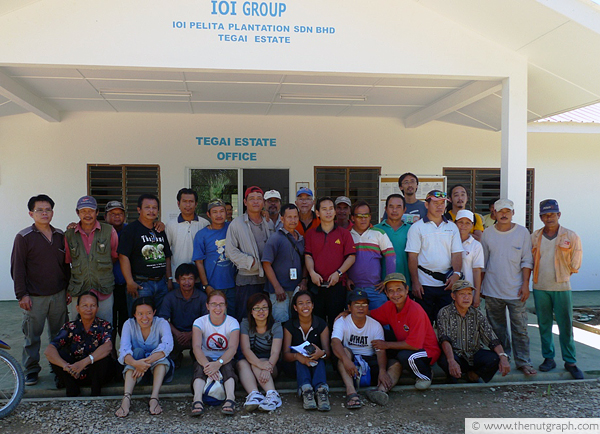 Mujah (front row, third from right) were among the civil society activists who visited Long Teran Kanan in Baram, Sarawak to investigate the on-going land conflict between the locals and IOI Group.