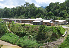 modern-iban-longhouse-wiki-commons Modern Iban longhouse in Sarawak (© Aron Paul | Wiki Commons)