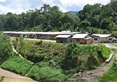 Modern Iban longhouse in Sarawak (© Aron Paul | Wiki Commons)