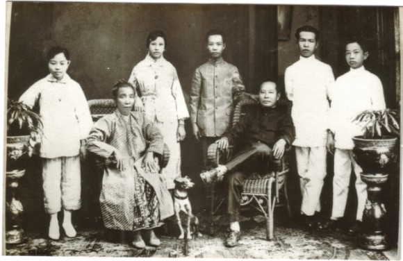 Maria's paternal great-grandparents with their children.