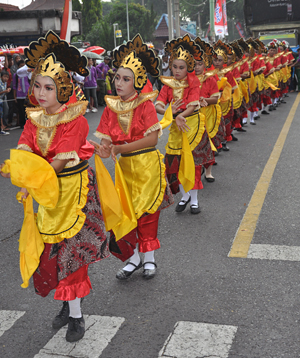 Tarian kirab budaya