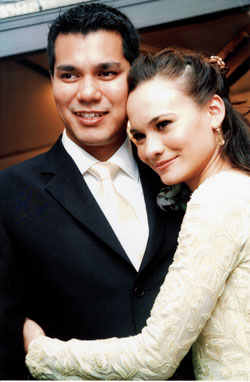 Jan-7-2006---Our-wedding-day Shaikh Abdul Shahnaz and Aishah Sinclair on their wedding day on 7 Jan 2006