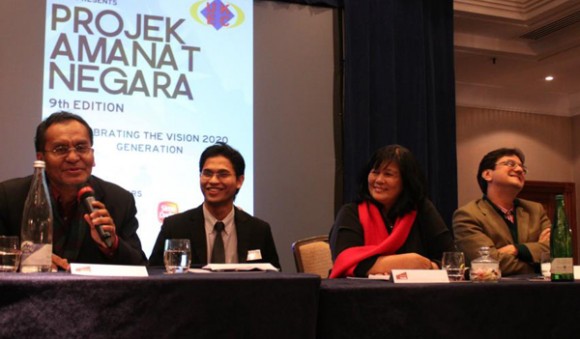 PAN_IslamPanel2 Dr Carool Kersten who is lecturer in the Study of Islam and the Muslim World, King’s College London; Dr Dzulkefly Ahmad; moderator Haq Mohaidin; Zainah Anwar and Karim Raslan. (Pic courtesy of Ukec)