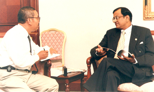 ZainonAhmad_4 Zainon Ahmad interviewing Indian Finance Minister P Chidambaram on 27 March 1997 when he visited Kuala Lumpur