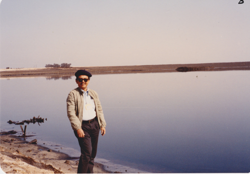 ZainonAhmad_5 Standing by a lake of oil on 18 April 1991. The Iraqi army exploded several oil wells as they retreated at the end of the Persian Gulf War