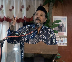 Pak Agus Sunyoto beri ceramah tentang sejarah dan kebudayaan Jawa (© Norhayati Kaprawi)